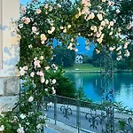 Adora Luxury بليد