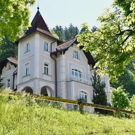 Adora Luxury