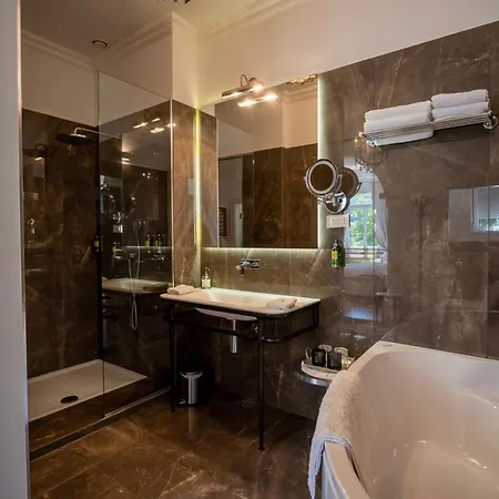Adora Luxury Bled