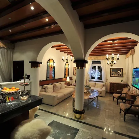 Adora Luxury