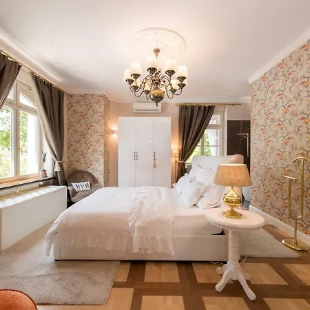 Adora Luxury Hotel 4*